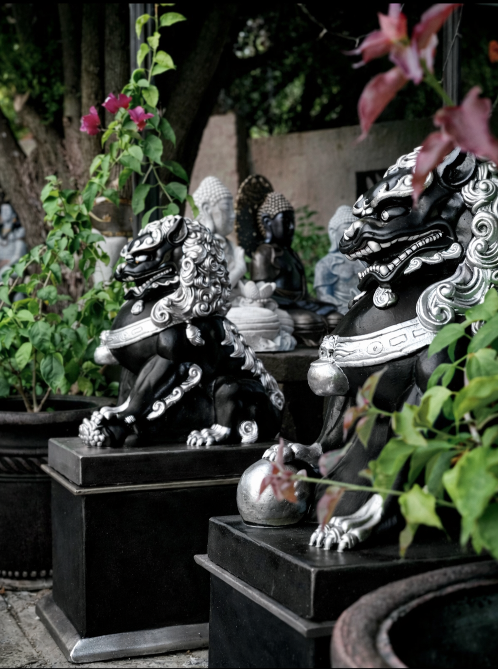 Concrete Foo Dogs 56cm + Pillars (Pair)