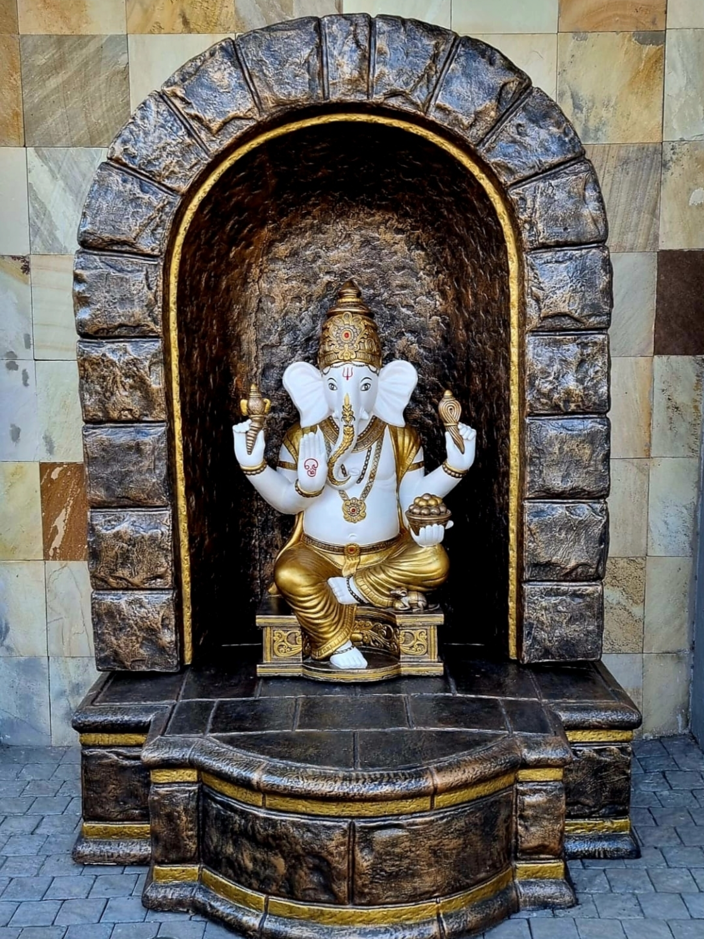 Arch and Base with a Resin 1m Ganesha