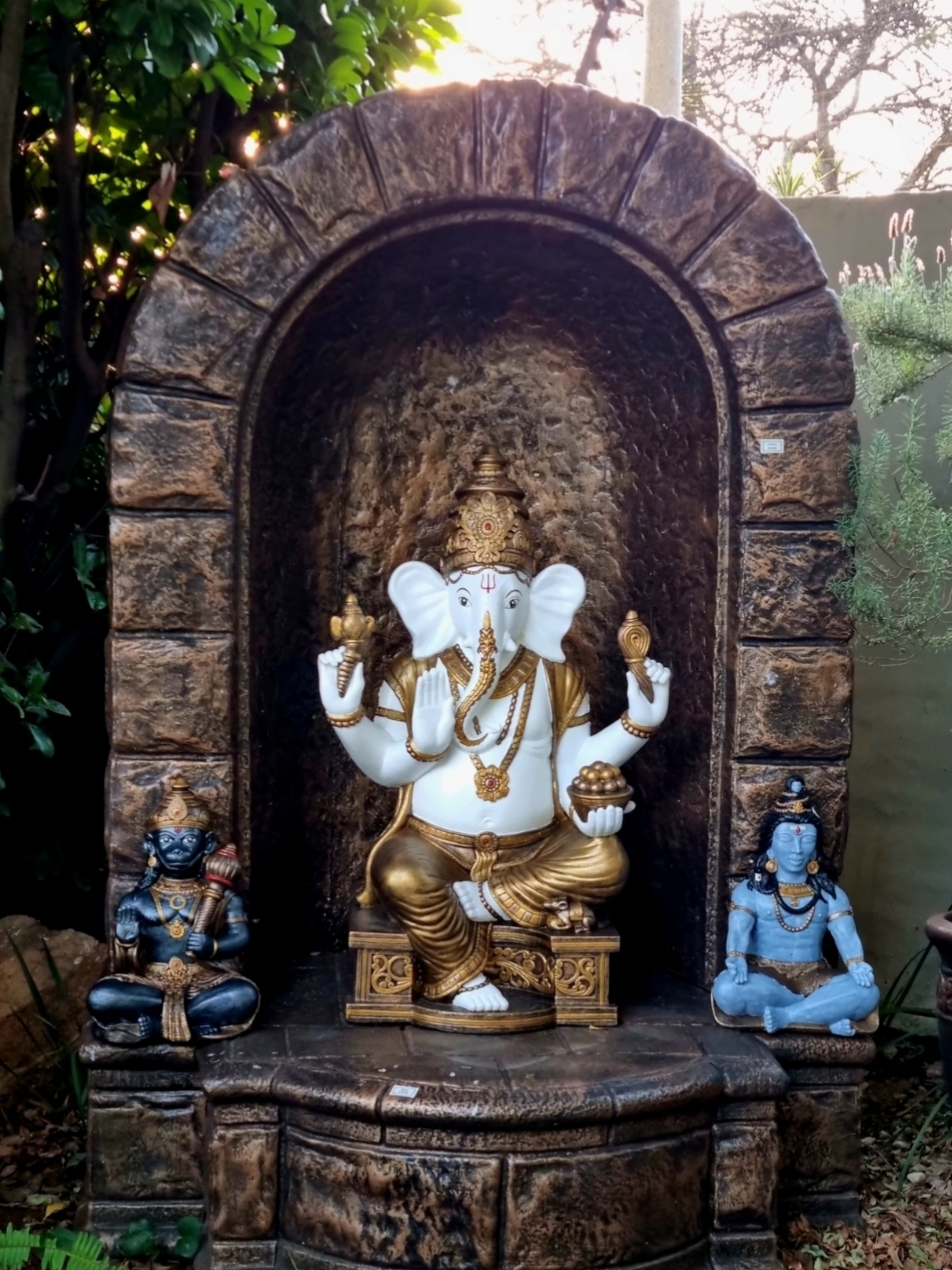 Arch and Base with a Resin 1m Ganesha , 42cm Shiva , 42cm Hanuman