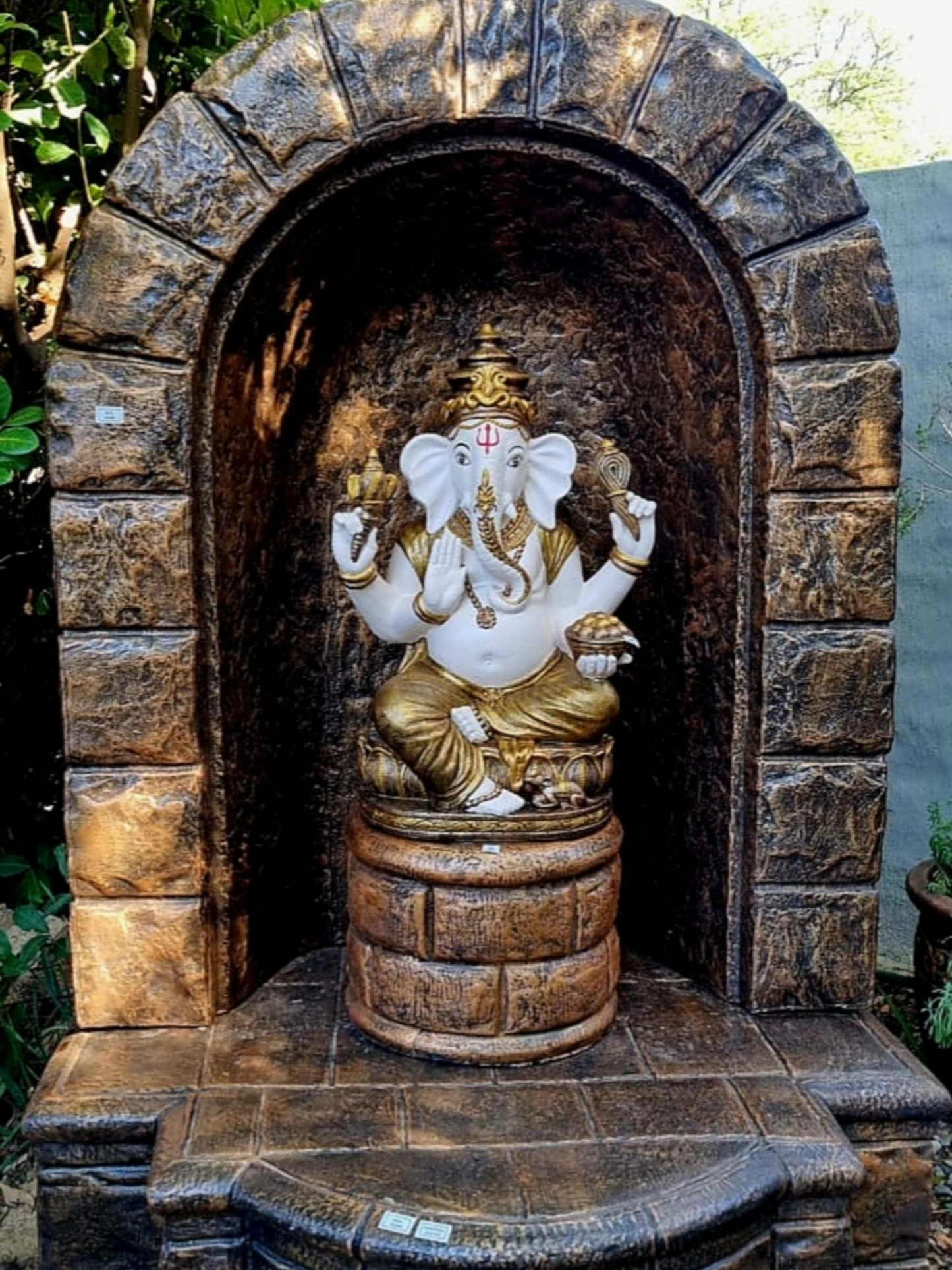 Arch and Base with a Resin 80cm Ganesha