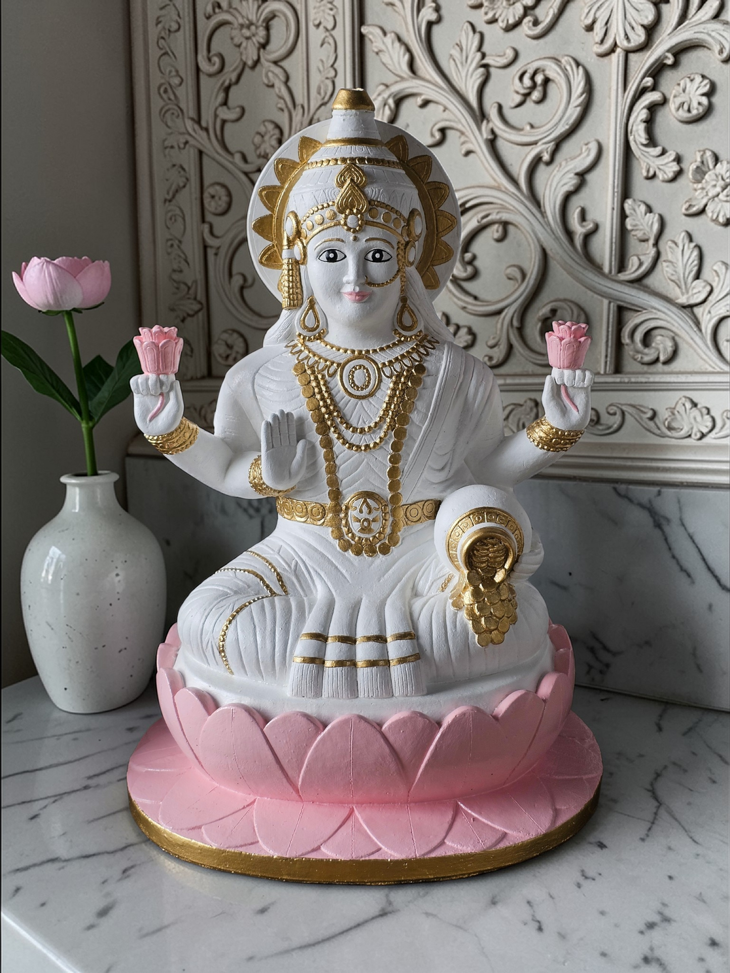 Resin Luxmi Large 58cm